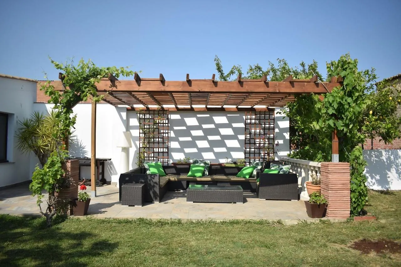 Newly Renovated Large Villa With Garden Castello  D'Empuries 0*,  Espagne